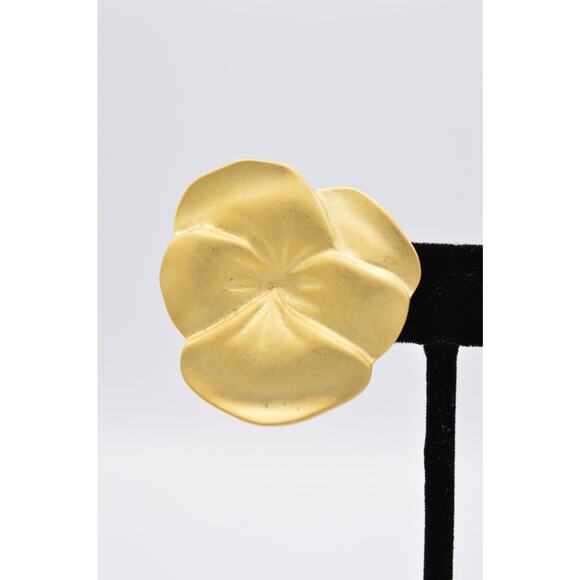 Fernando Vintage Pansy Clip On Earrings Brushed Gold Chunky NOS 80s FO Signed W1 - Picture 6 of 9